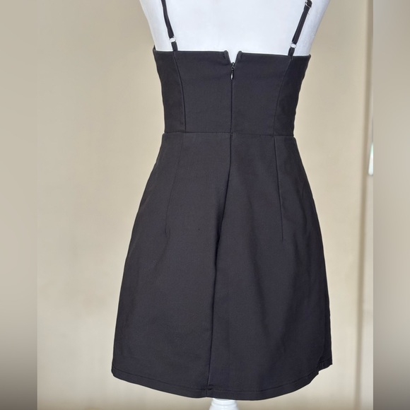 Elegant Black Women's Sleeveless Dress Size Small - Picture 9 of 12